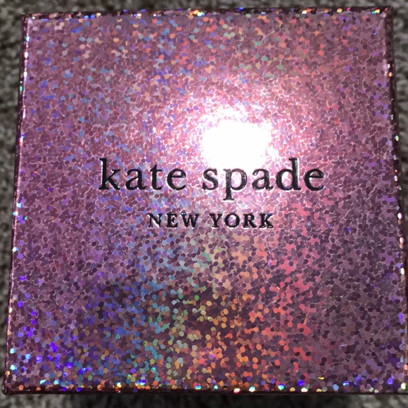 NIB- Kate Spade - signature spade set - Picture 5 of 7